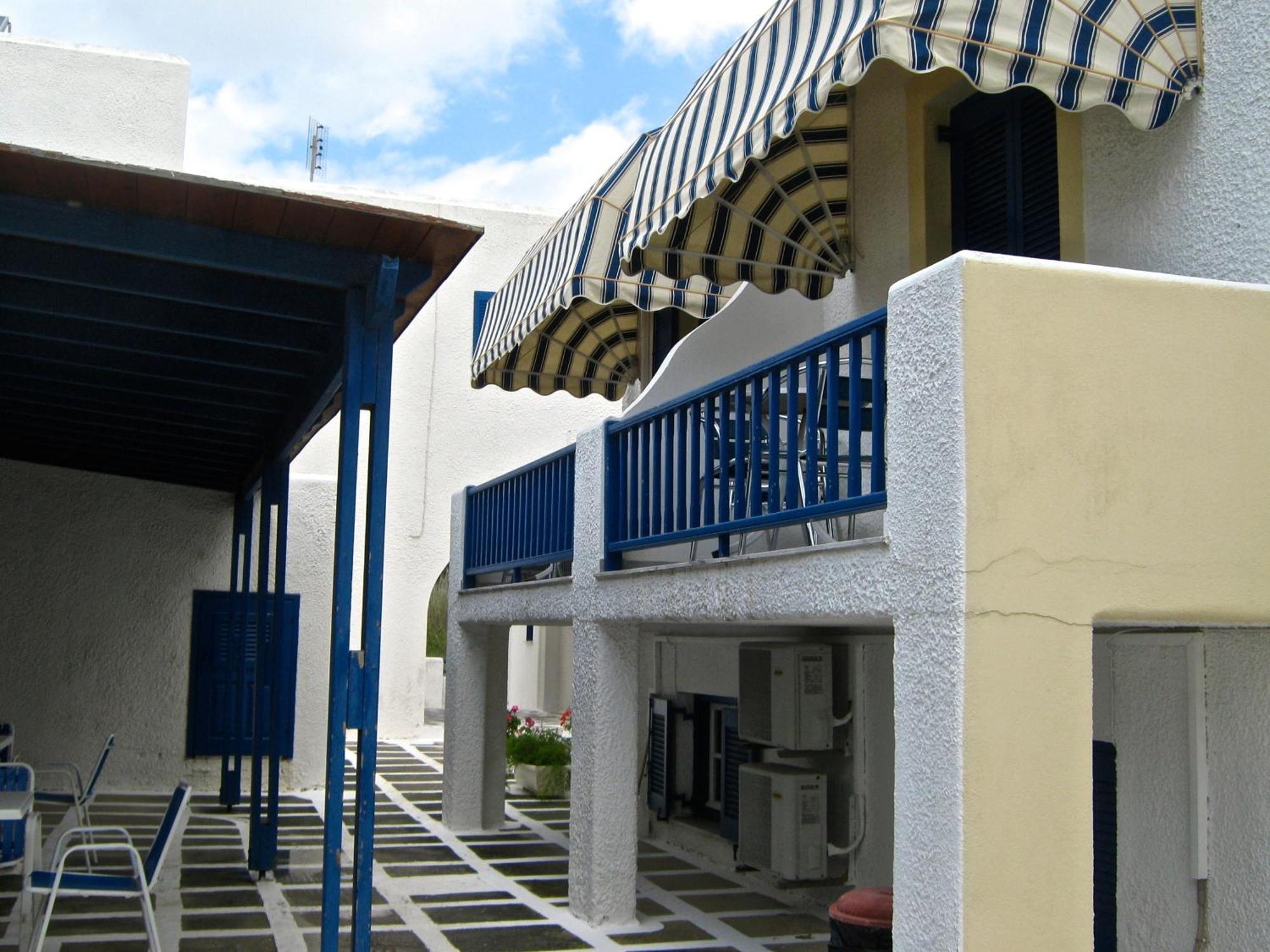 Damias Village Parikia  Bilik gambar