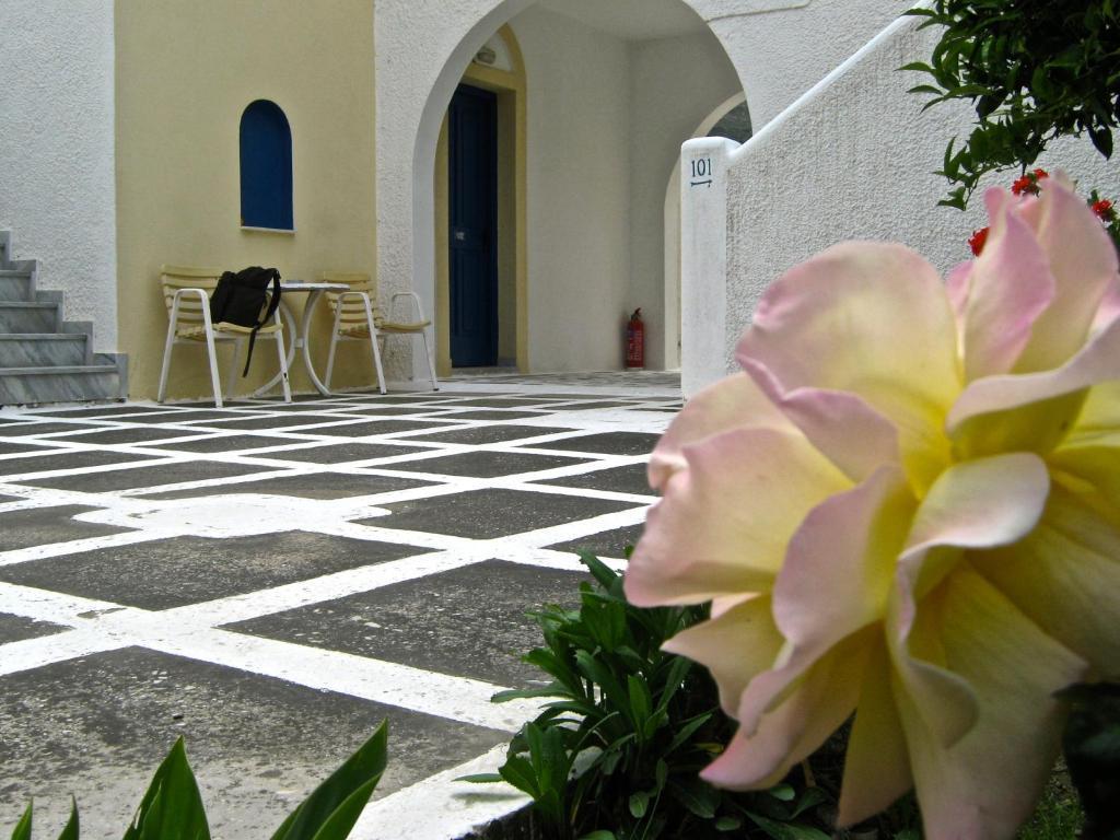 Damias Village Parikia  Luaran gambar