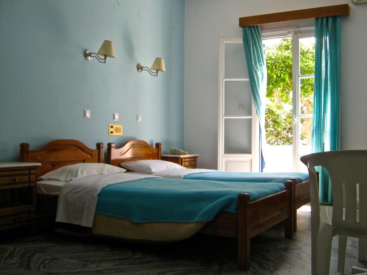 Damias Village Parikia  Bilik gambar